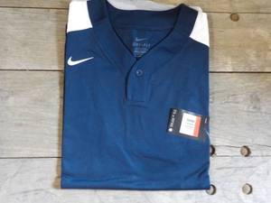lot 29 image: 8 Nike Navy Blue with White Short S...