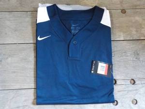 lot 31 image: 8 Nike Navy Blue with White Short S...