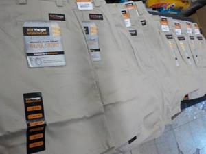 lot 38 image: 11 Wrangler Workwear size 18 with 9...