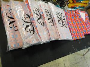 lot 41 image: 6 Joyful Pajama Set Graphic Plaid s...