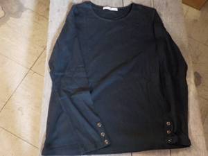lot 43 image: 9 Brianna Tee Solid Black Long Slee...