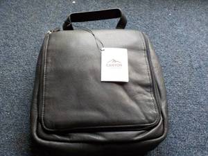 lot 47 image: Canyon Leather Travel Bag 10 x 11...