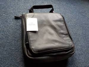 lot 48 image: Canyon Leather Travel Bag 10 x 11...