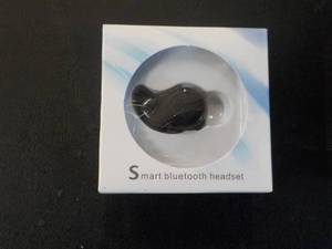lot 135 image: Smart Bluetooth Headset in Black...