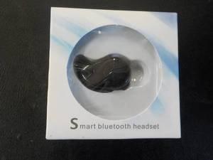 lot 137 image: Smart Bluetooth Headset in Black...