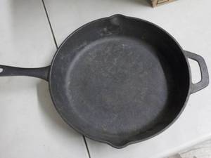 lot 178 image: 12 Tramontina Cast Iron Skillet...