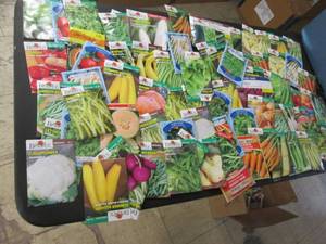 lot 87 image: 75 Packet Garden Seeds...