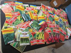 lot 92 image: 75 Packet Garden Seeds...