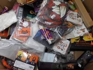 lot 209 image: Pallet Lot of Seasonal Dcor...