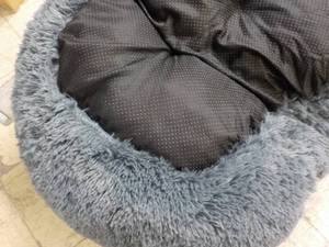 lot 235 image: Pet Bed Large Size...