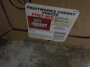 lot 373 image: 3 Gallon Bag Lipton Iced Tea Fruitw...