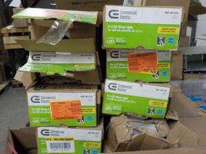 lot 391 image: Lot of 8 - 4 ft LED Wrap Lights so...