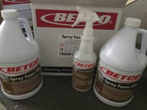 lot 104 image: Betco 2 Gallon Jugs Spray Foam Ultr...