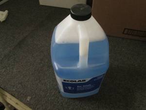 lot 106 image: Ecolab Gallon Jug Bar Dandy Deterge...