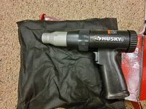 lot 64 image: Husky air hammer