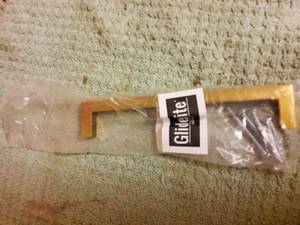 lot 32 image: 10 brass cabinet handles.