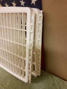 lot 90 image: Plastic pet coral 4 panels