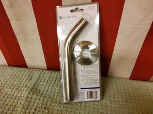 lot 53 image: Glacier gay 8 in. shower Head, Open box
