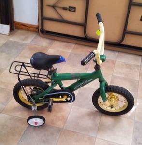 lot 22 image: Toddler bike with training wheels