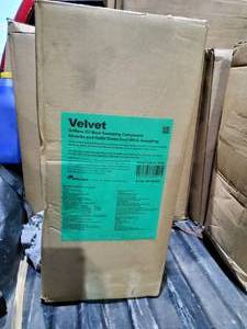 lot 10 image: Velvet oil based sweeping compound, 50#, NEW