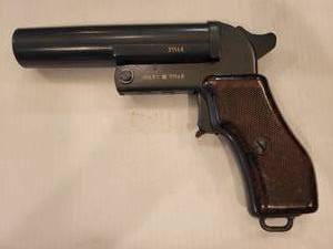 lot 127 image: Flair Gun she 82 x 31148