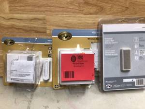lot 3 image: Lot of wireless doorbells and universal remote control