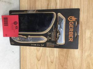 lot 27 image: Gerber Compact Paraframe 2.2 Liner Lock Folding Knife