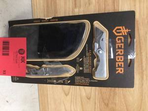 lot 93 image: Gerber Compact Paraframe 2.2 Liner Lock Folding Knife