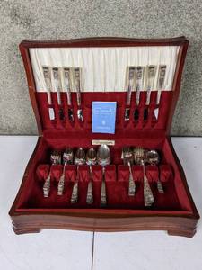 lot 71 image: Community Silver Plate Vintage Silverware with Original Storage Box