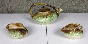 lot 85 image: Vintage McCoy Pottery 3-Piece Tea Set