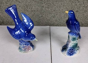 lot 90 image: Pair of Vintage Royal Copley Porcelain Ceramic Blue Birds