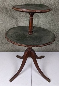 lot 62 image: Vintage 2-Tier Round End Table
