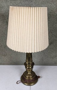 lot 88 image: Brass Table Lamp