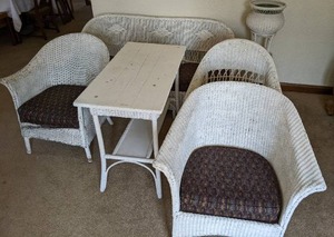 lot 1 image: 6-Piece White Wicker Seating Set Sofa, 3 Chairs, Table, Planter