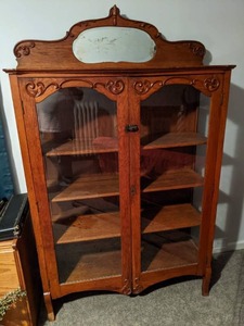 lot 5 image: Vintage 4-Shelf China Cabinet with Mirror