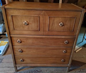 lot 39 image: Vintage Butlers Desk Type Dresser