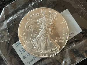 lot 1 image: 2010 Silver Eagle Uncirculated