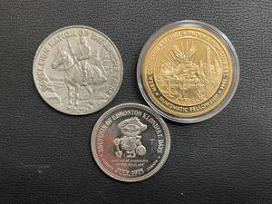 lot 25 image: Lot of 3 Tokens