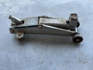AC Delco Hydraulic Jack