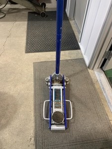 3000 #  floor Jack