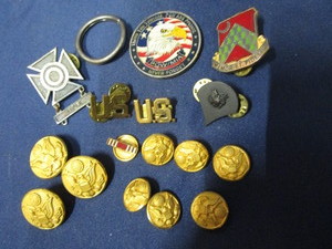 Military Pins & Buttons