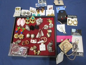 Costume Jewelry - Earrings