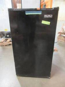 lot 405 image: Magic Chef 3.2 cu. ft. Mini Refrigerator in Black, MCAR320B2 - Slight Scratch and Dent, Used in Warehouse, Works Well