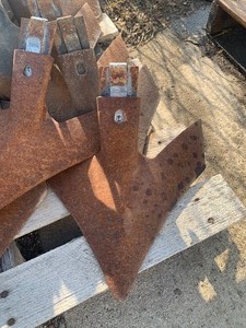 lot 14 image: 34 ft chisel plow knock ons  sweeps and spikes with clips