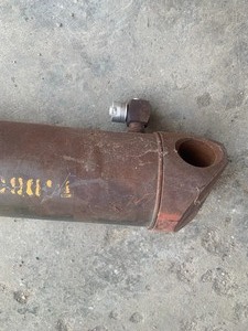 lot 4 image: 2 Way Hyd Cylinder