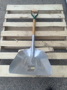 lot 13 image: Aluminum Scoop Shovel like new 