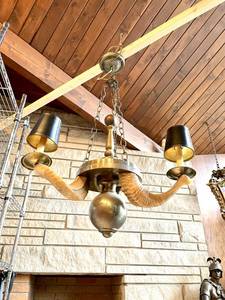 lot 10 image: Unique Vintage E.F. Chapman Rams Horn Chandlier 4-Light Hanging Lamp