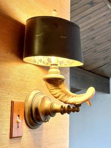lot 11 image: Matching Pair of Vintage E.F. Chapman Rams Horn & Brass Wall Sconce Lamps