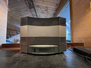 lot 12 image: Working BOSE Acoustic Wave Music System II