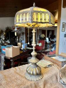 lot 19 image: Gorgeous Vintage Ornate Slag Glass Tall Table Lamp